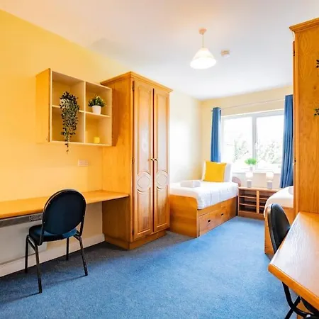55 - Spacious Three Bed With Parking Apartment Galway
