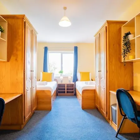 Spacious 3 Bed With Parking Apartment Galway