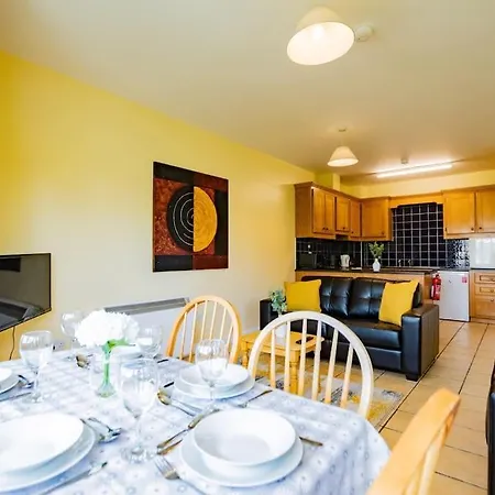 Apartment 55 - Spacious Three Bed With Parking *
