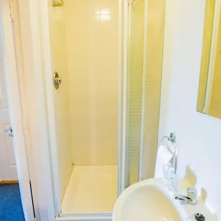 Spacious 3 Bed With Parking Galway