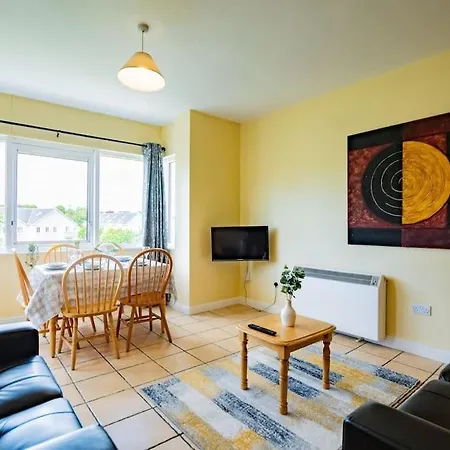 Apartment 55 - Spacious Three Bed With Parking *
