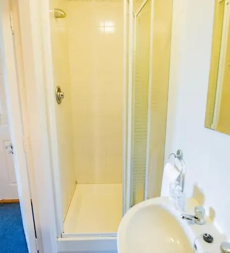 55 - Spacious Three Bed With Parking 골웨이